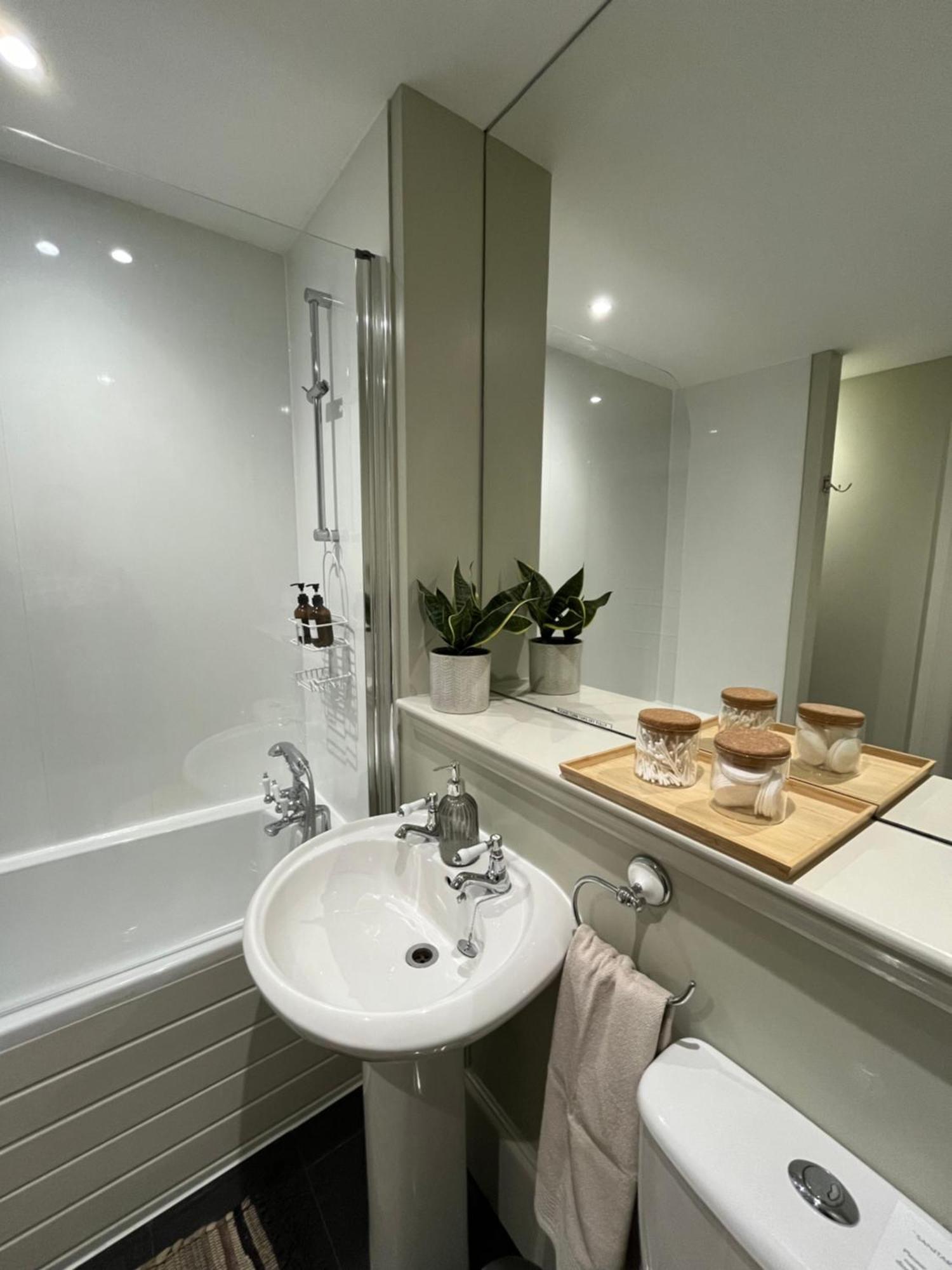 Acorn House Каландър Екстериор снимка