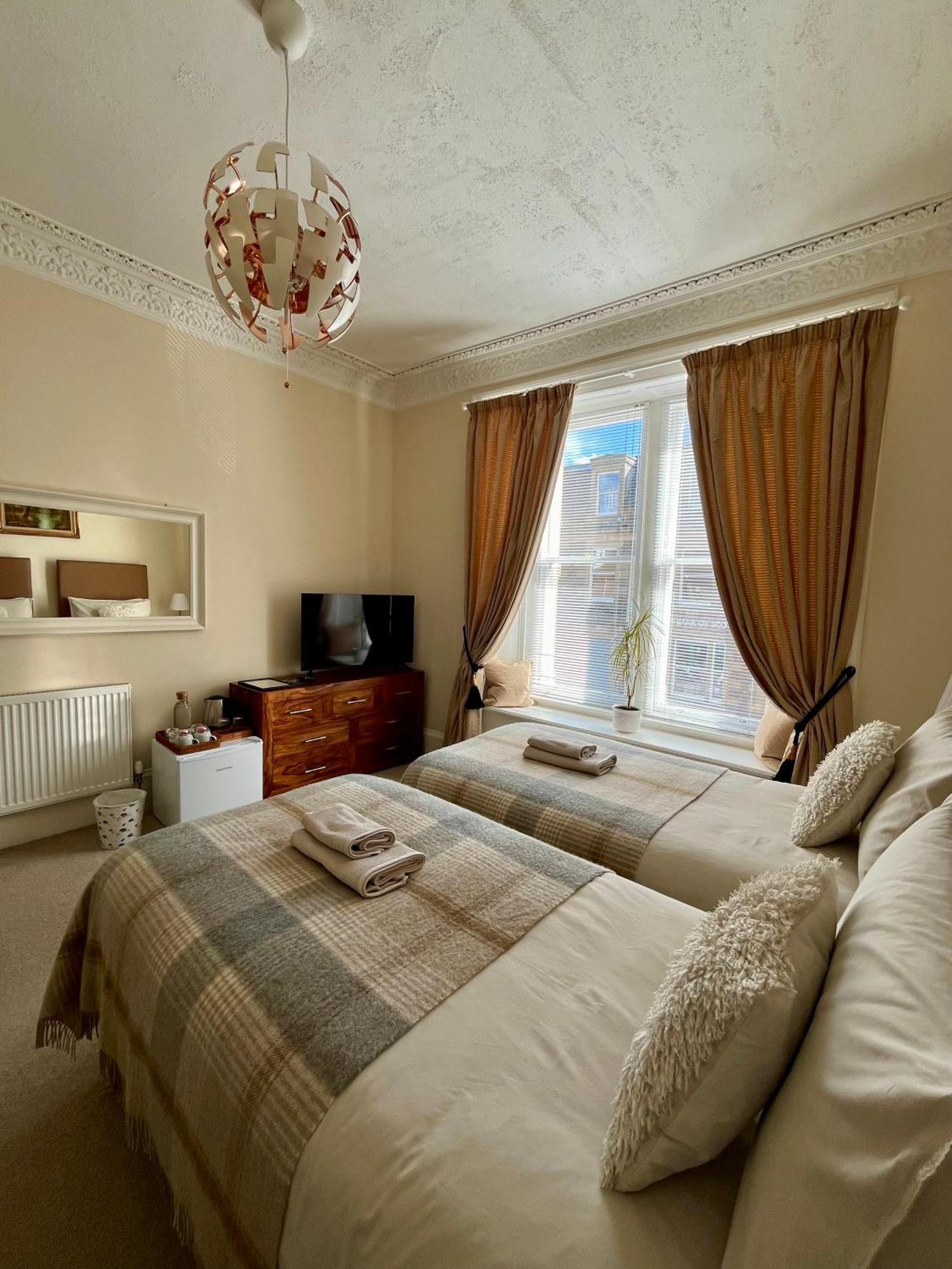 Acorn House Каландър Екстериор снимка