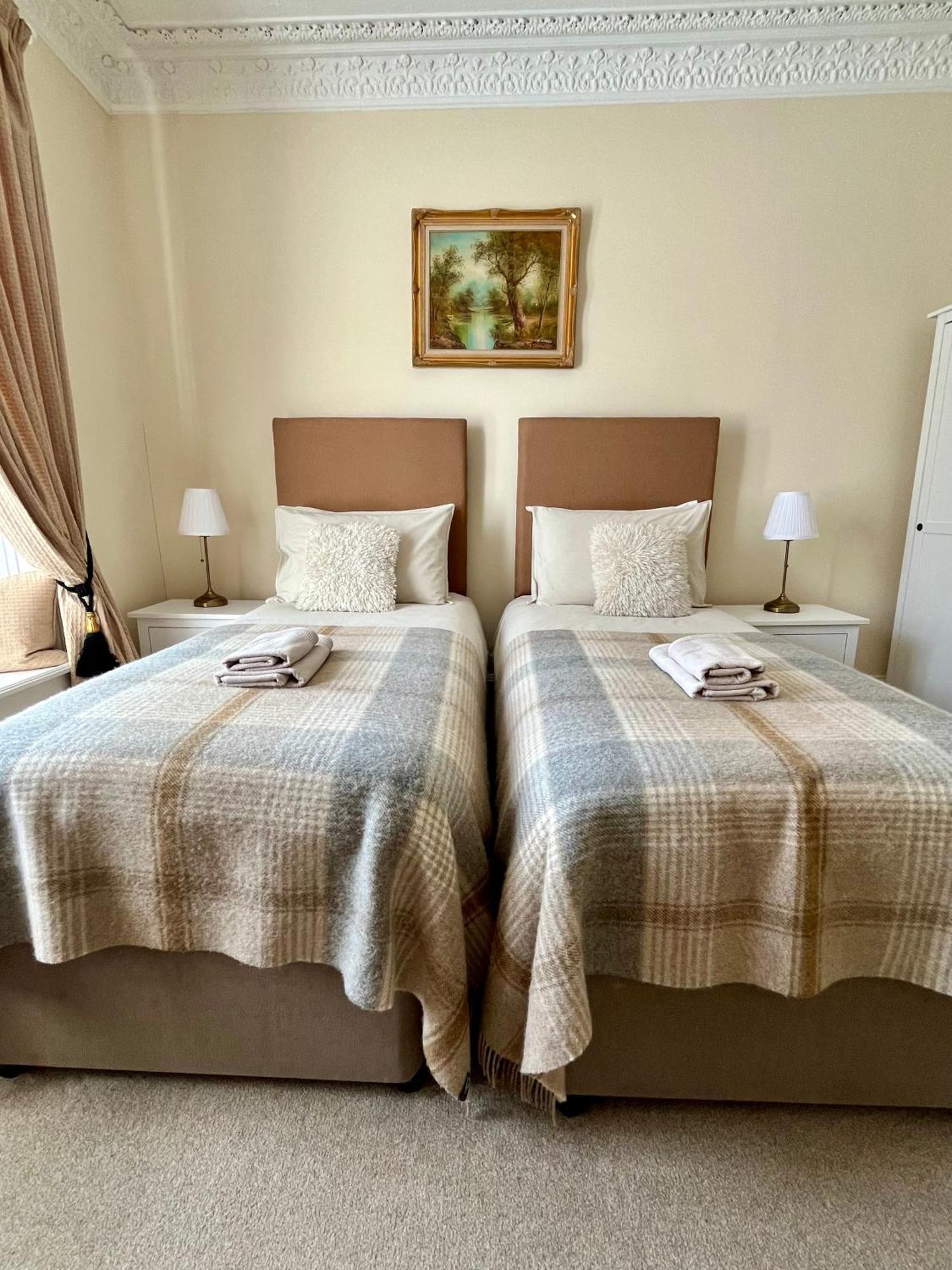 Acorn House Каландър Екстериор снимка