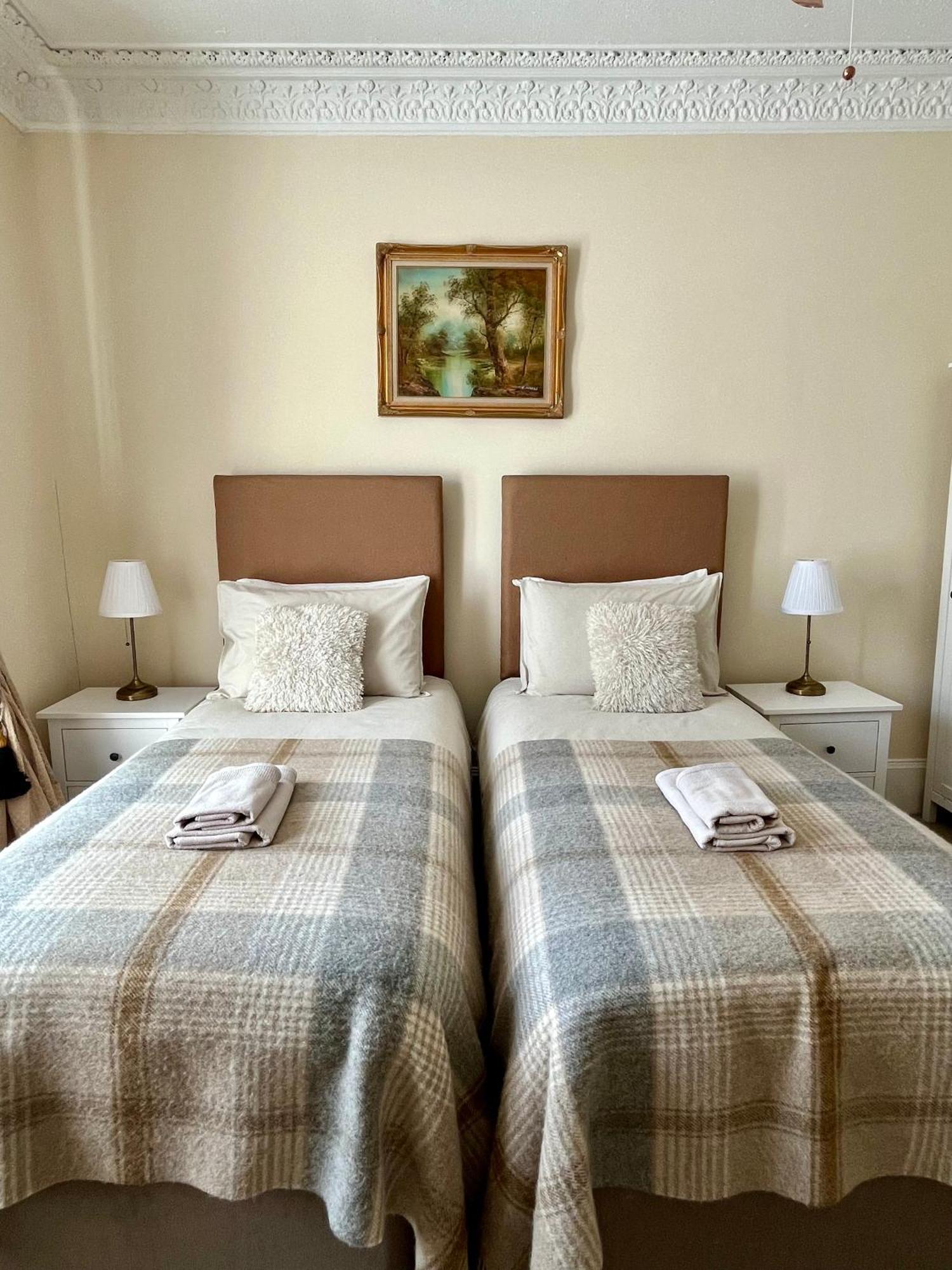 Acorn House Каландър Екстериор снимка