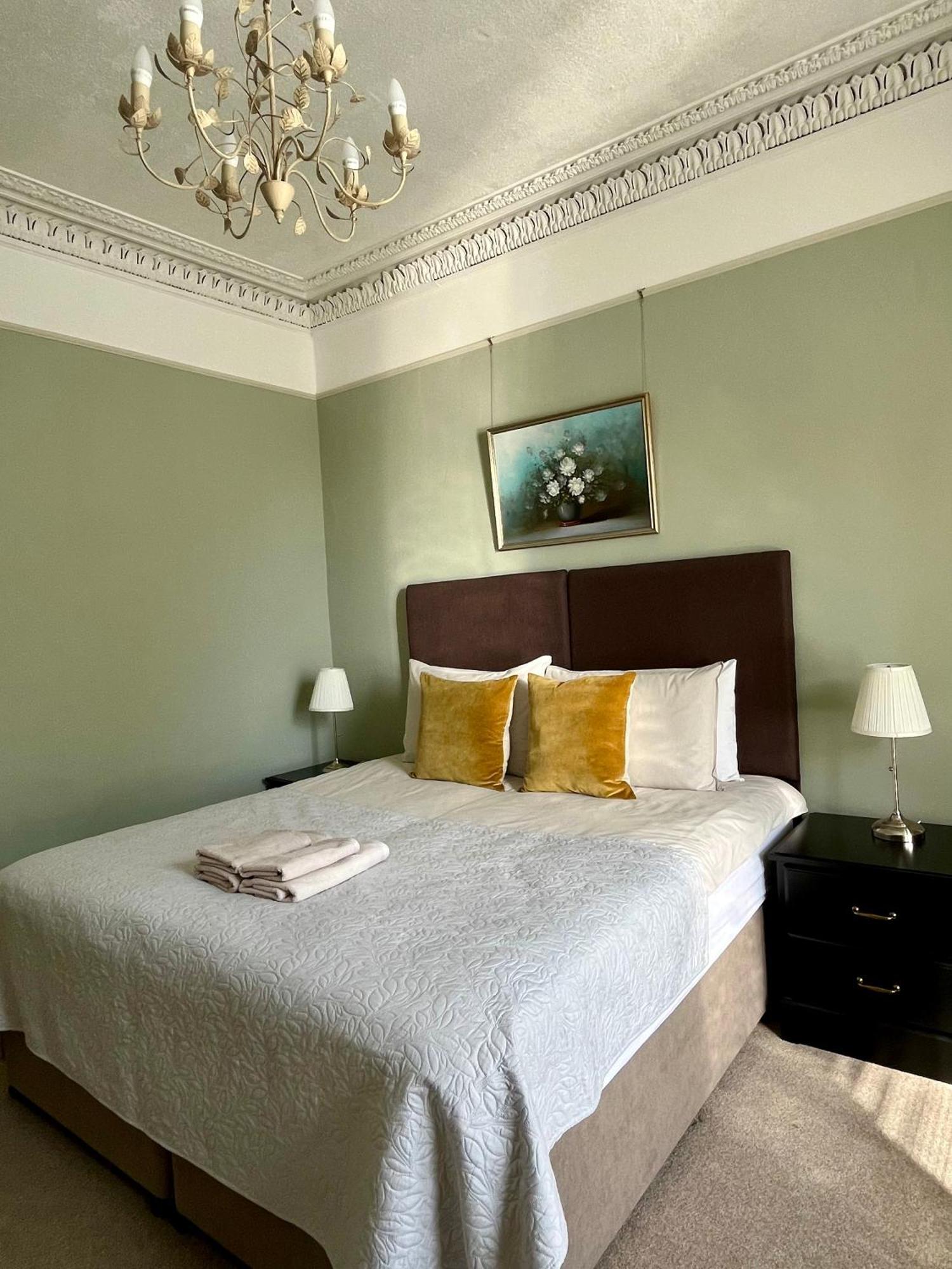 Acorn House Каландър Екстериор снимка