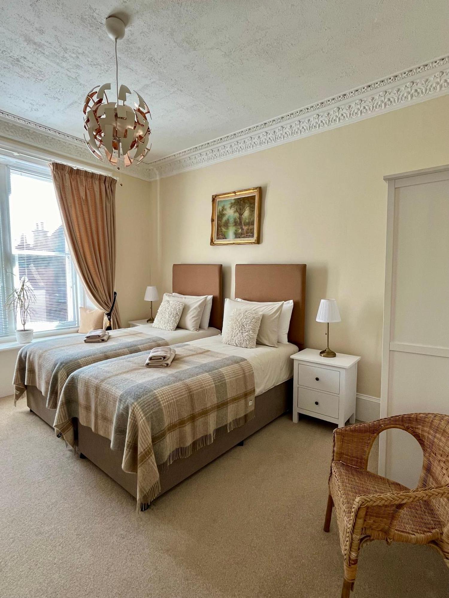 Acorn House Каландър Екстериор снимка